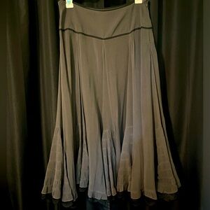 EUC. ZARA Woman cotton and silk gray skirt. Size M.